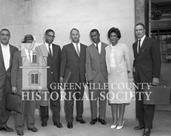 3485-HARVEY-GANTT-WITH-FAMILY-AND-SUPPORTERS-PREPARES-TO-ENTER-CLEMSON-8-22-1962