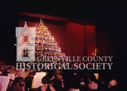 6354-THE-FIRST-SINGING-CHRISTMAS-TREE-AT-THE-MEMORIAL-AUDITORIUM-12-18-1966b